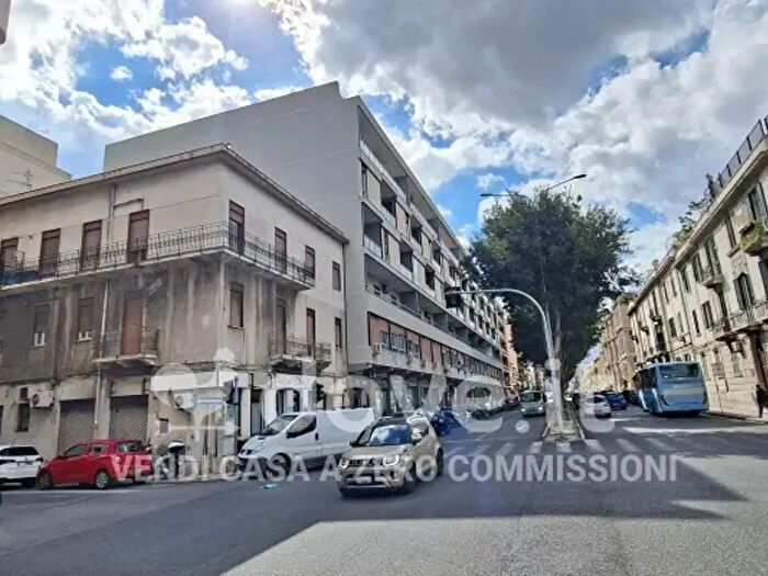 Appartamento trilocale in vendita in Via Giuseppe La Farina, Messina