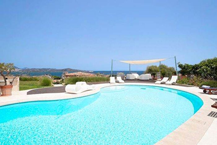 Casa con 6 locali in affitto in Viale dei Pini, Lu Impostu, San Teodoro