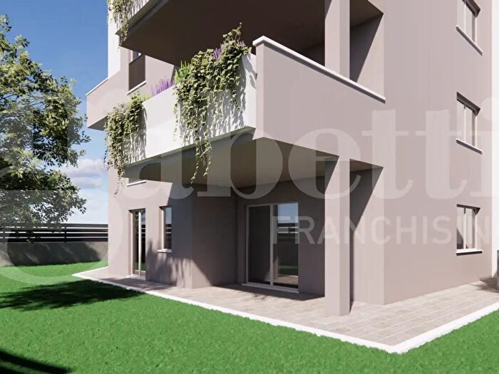 Appartamento quadrilocale in vendita in Via della Liberta' Snc, Marino