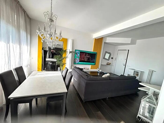 Appartamento con 5 locali in vendita in Pontedera