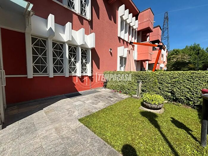 Casa quadrilocale in vendita in Via Giovanni Bulloni, Lodi
