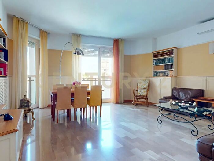 Appartamento quadrilocale in vendita in Via Lainate, Rho