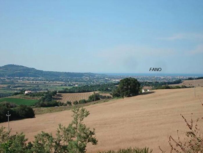 Casa con 6 locali in vendita in San Costanzo
