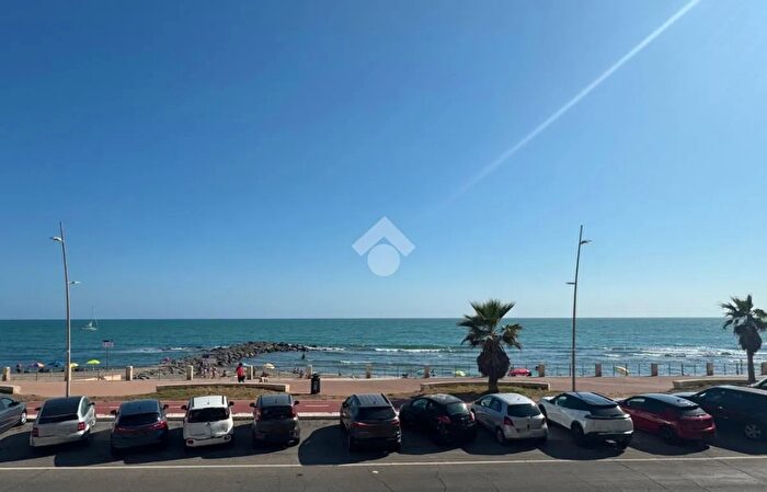 Appartamento trilocale in vendita in Lungomare Duca degli Abruzzi, Roma