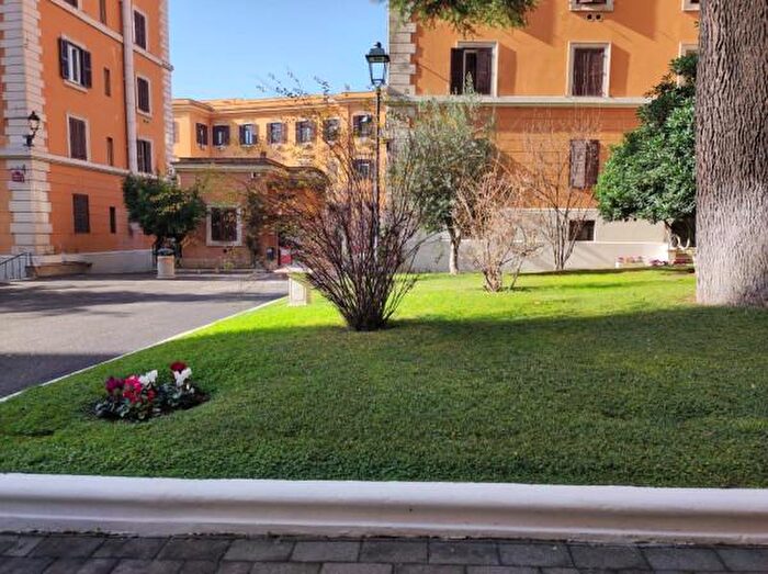 Appartamento trilocale in vendita in Via Orvieto, Roma