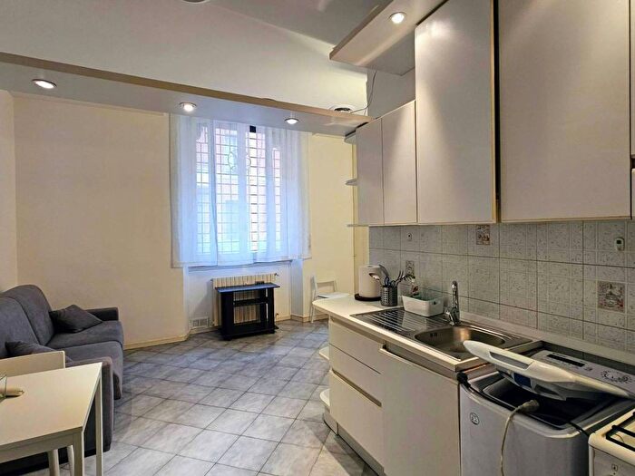 Appartamento monolocale in affitto in Via Vignola, Bocconi, Milano