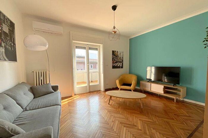 Appartamento trilocale in affitto in Via Alfonso La Marmora, Quadronno Crocetta, Milano