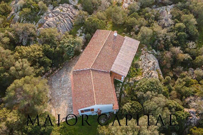 Casa con 5 locali in vendita in La Mendula, Arzachena