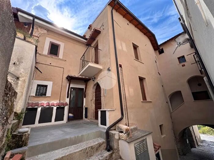 Appartamento trilocale in vendita in Appartamento Spogna di Lucoli, Lucoli