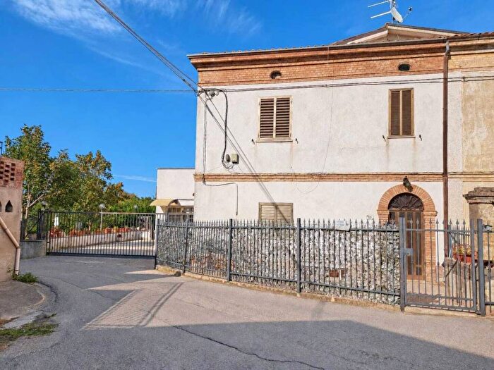 Casa con 6 locali in vendita in Contrada Villa Andreoli, Centro, Lanciano