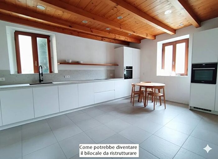 Casa trilocale in vendita in Via Crocefisso, Arosio