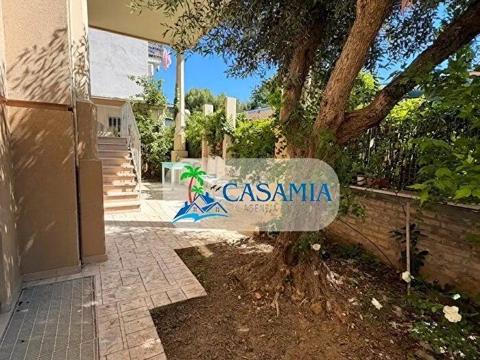 Appartamento trilocale in vendita in Via dei Piceni, Grottammare