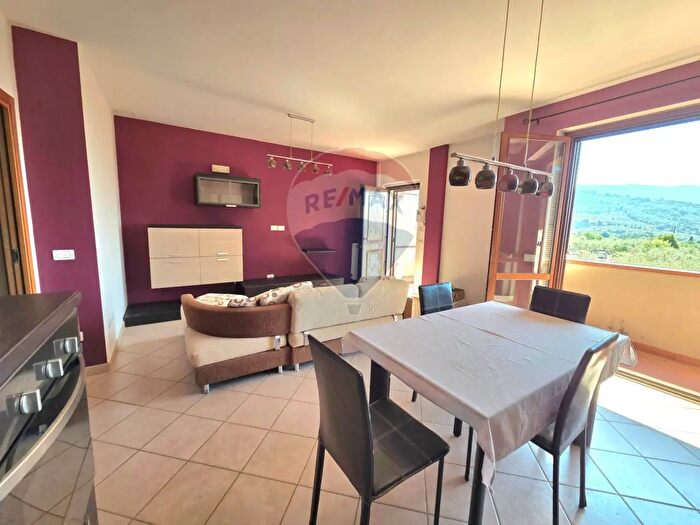 Appartamento trilocale in vendita in Via di Caprile, Castelfranco Piandiscò