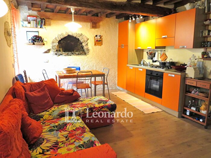 Casa quadrilocale in vendita in Via Verona, Seravezza