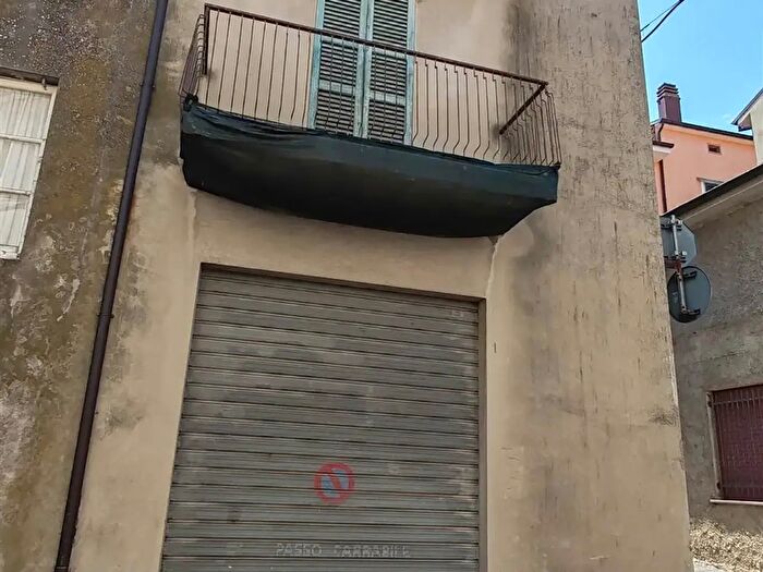 Casa con 8 locali in vendita in Orsogna