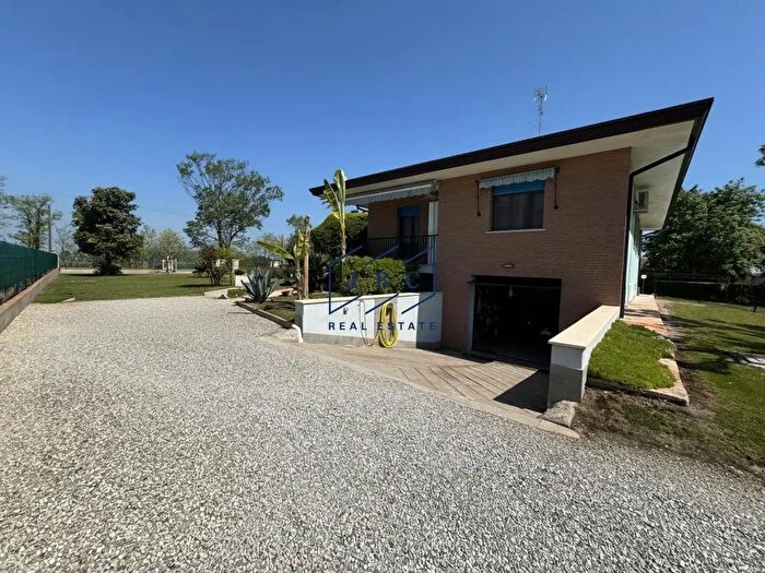Casa quadrilocale in vendita in Via Chiesanuova, San Dona Di Piave