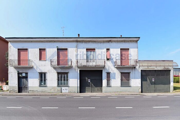 Casa con 20 locali in vendita in Lissone