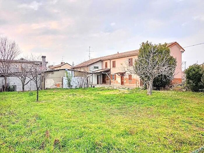 Casa quadrilocale in vendita in Via Cerreto Superiore Casteggio, Casteggio