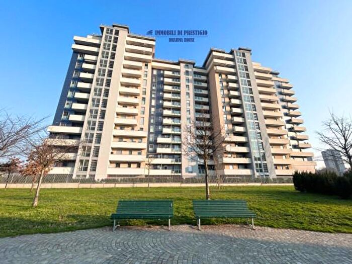 Appartamento quadrilocale in vendita in Via Castellanza, Milano