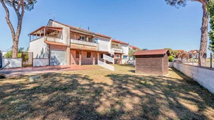 Appartamento quadrilocale in vendita in Via del Fosso di Monte Oliviero, Roma