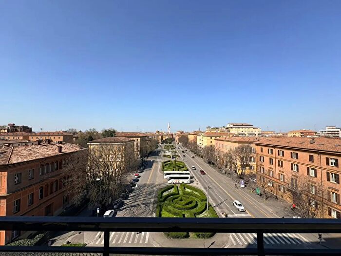 Appartamento con 5 locali in vendita in Trento E Trieste, Modena