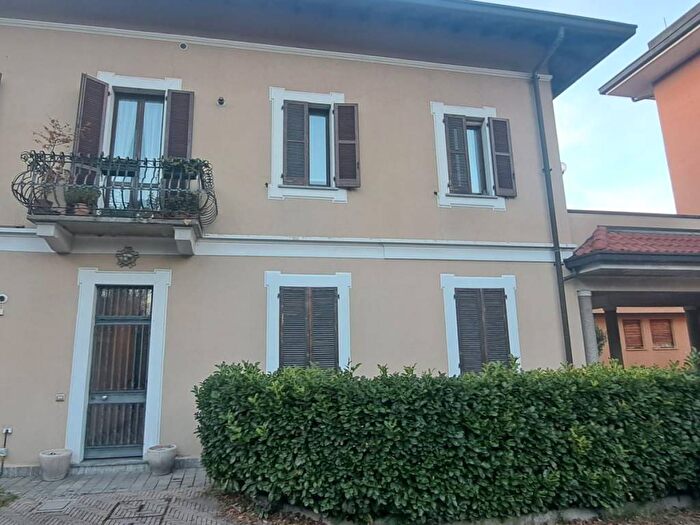 Appartamento bilocale in affitto in Via San Michele, Bosto, Varese