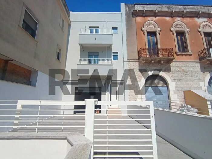 Casa con 8 locali in vendita in Carovigno
