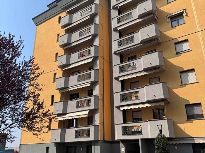 Appartamento trilocale in affitto in Via Marche, Fizzonasco, Pieve Emanuele