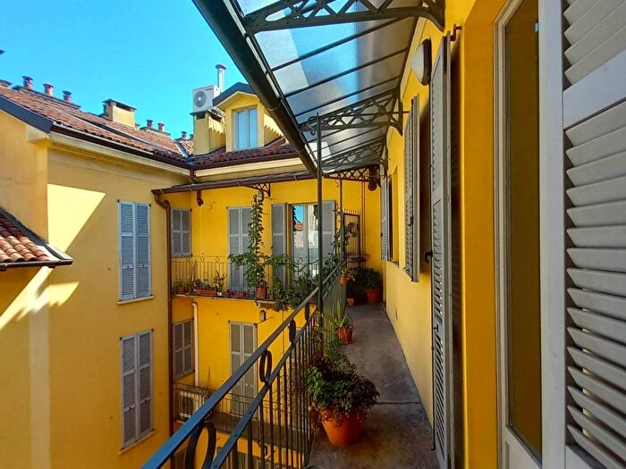 Appartamento trilocale in affitto in Via Festa del Perdono, Missori, Milano