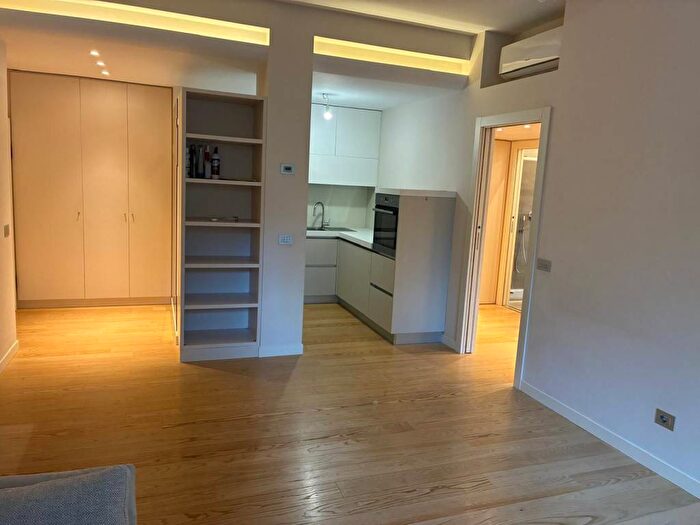 Appartamento trilocale in affitto in Via Ezio Zambianchi, Centro, Bergamo