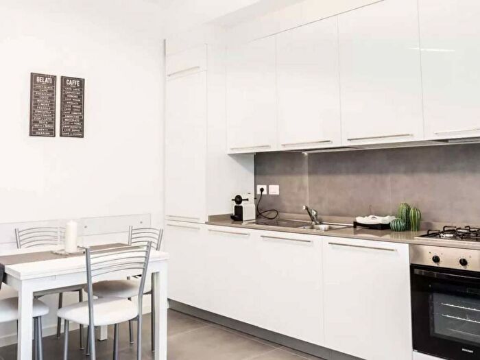 Appartamento bilocale in affitto in Via San Gerolamo Emiliani, Porta Romana Medaglie d'Oro, Milano
