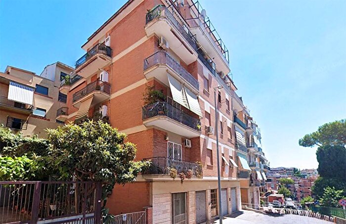 Appartamento trilocale in affitto in Vicolo degli Orti della Magliana, Trullo Colle del Sole, Roma