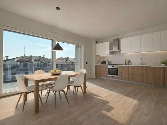 Appartamento bilocale in vendita in Via Parini, Lomazzo