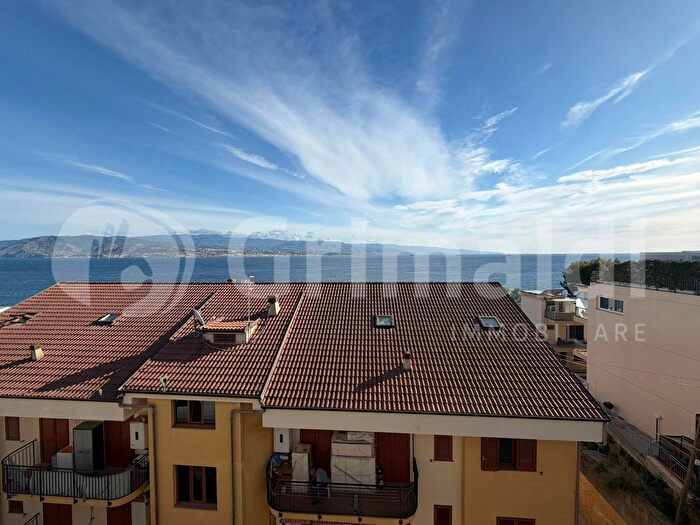 Appartamento trilocale in vendita in Via Consolare Pompea, Messina