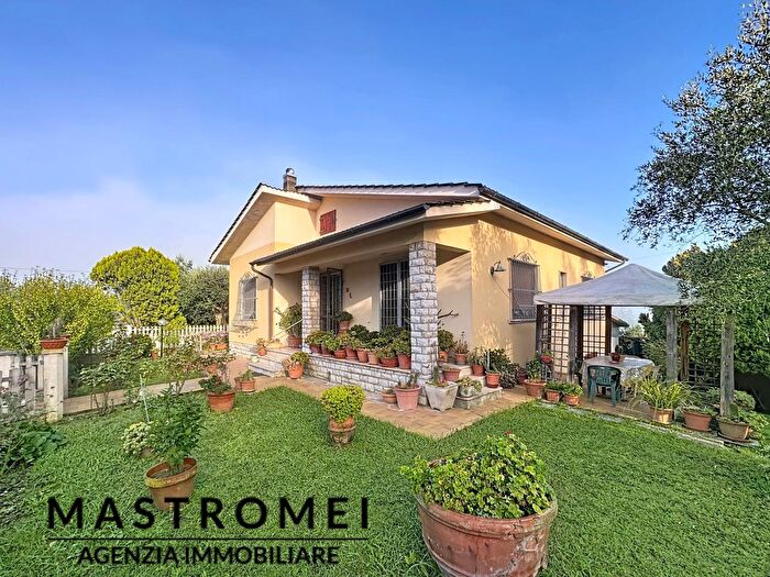 Casa con 5 locali in vendita in Via San Giuseppe, Montecarlo