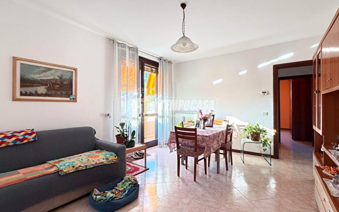 Appartamento bilocale in vendita in Via Dante Alighieri, Crespiatica