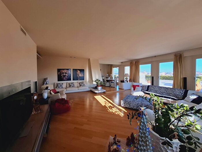 Appartamento con 9 locali in vendita in Empoli