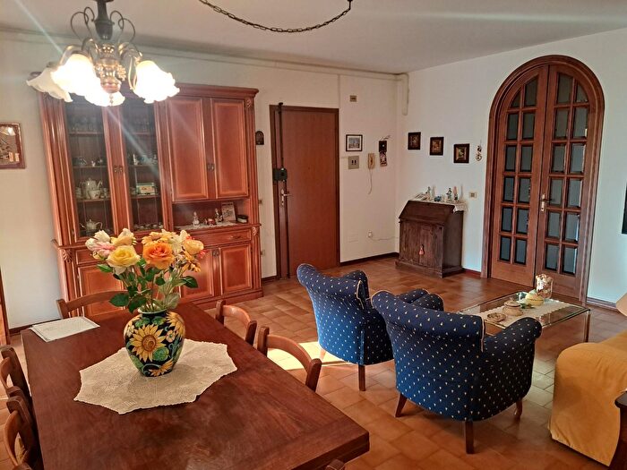 Appartamento con 5 locali in vendita in Fucecchio