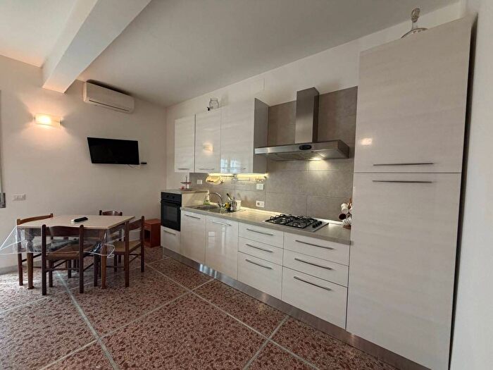 Casa trilocale in affitto in Via Etna, Città Giardino, Roma