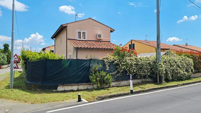 Casa con 7 locali in vendita in Capannori