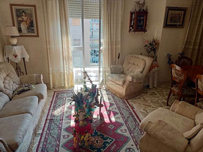 Appartamento con 6 locali in vendita in Via Sofio Ferrero, Siracusa