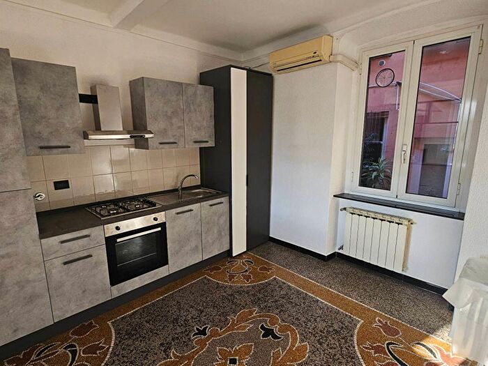 Appartamento trilocale in affitto in Via Antonio Gramsci, Prè, Genova