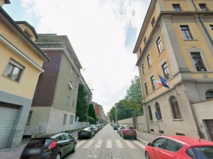Appartamento bilocale in affitto in Via Anton Giulio Barrili, Milano