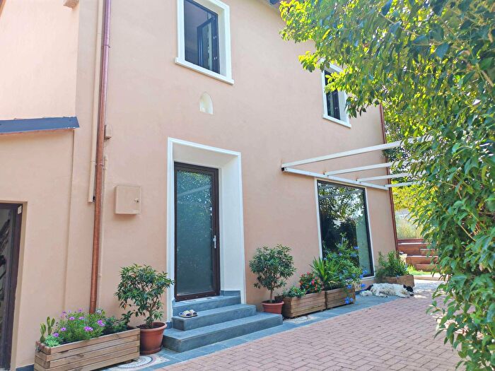 Casa con 8 locali in vendita in Montespertoli