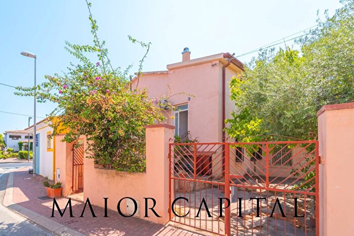 Appartamento con 5 locali in vendita in Via Oristano, Budoni