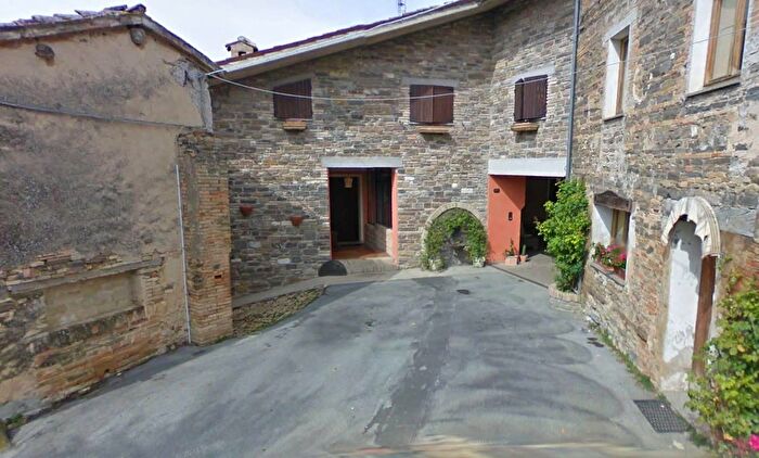 Casa con 7 locali in vendita in San Severino Marche
