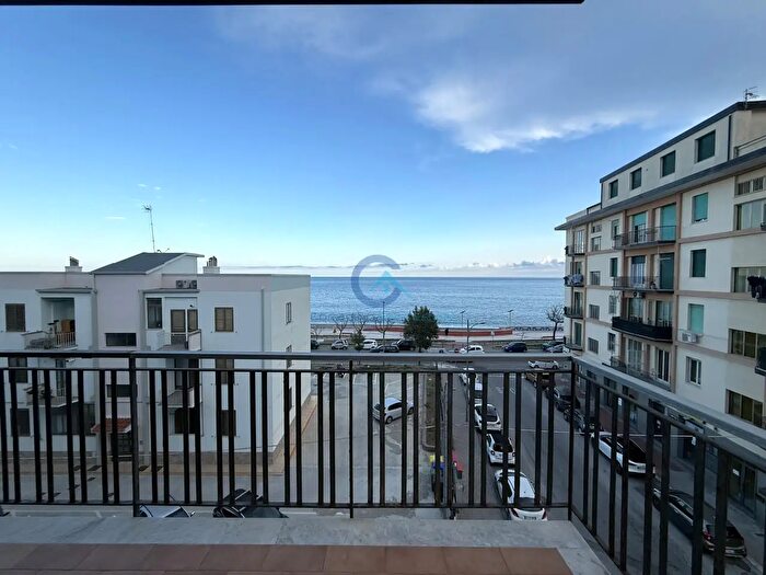 Appartamento con 5 locali in vendita in Via FCaracciolo, Catanzaro