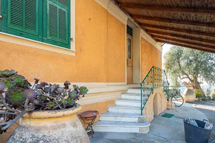Casa con 6 locali in vendita in Viale Canariensis, Bordighera