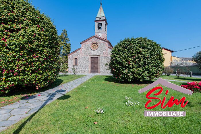 Casa con 6 locali in vendita in Mandello Vitta