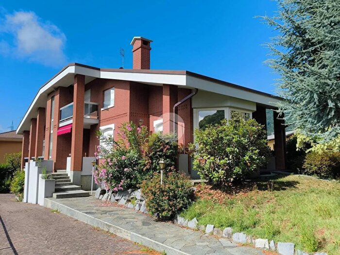 Casa con 10 locali in vendita in Via Silvio Pellico, Cuorgne